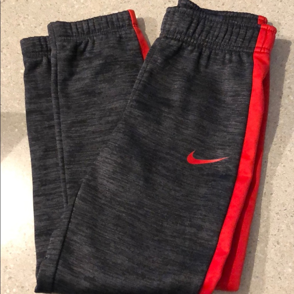 Nike boys sweats with cuffed ankles sz7